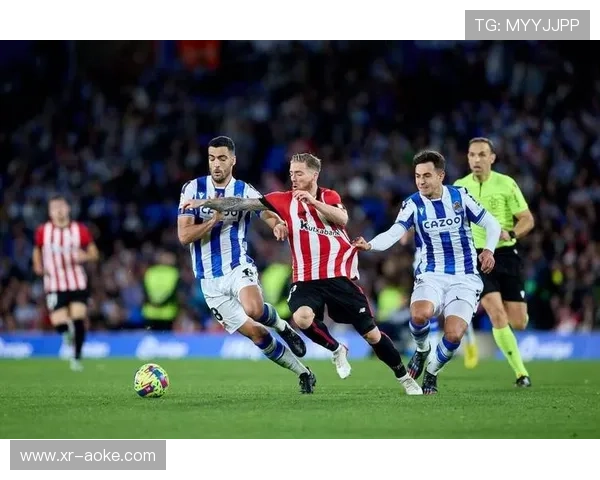 RMC:巴黎大巴在毕尔巴鄂被扔石头,球员安全离场 RMC:巴黎大巴在毕尔巴鄂被扔石头,球员安全离场